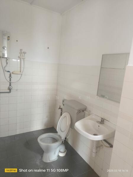 2-storey Terraced House for Sale in Usj 12 (Subang Jaya) - Joanne Khoo - Bathroom - PropertyGuru.com.my