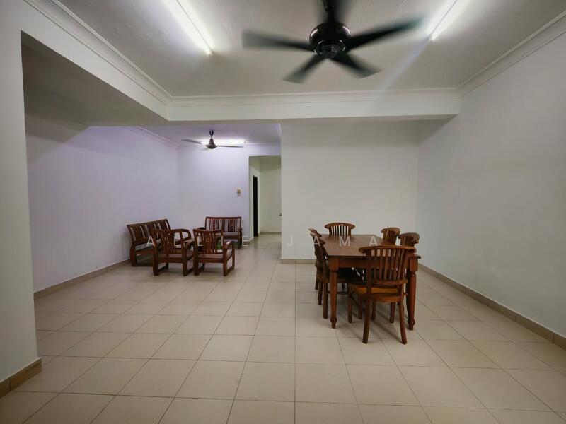 2-storey Terraced House for Sale in Subang Bestari (Shah Alam) - Allie Jamal - Living Room - PropertyGuru.com.my