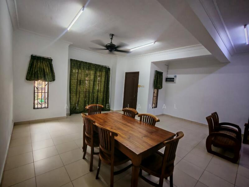2-storey Terraced House for Sale in Subang Bestari (Shah Alam) - Allie Jamal - Dining Room - PropertyGuru.com.my