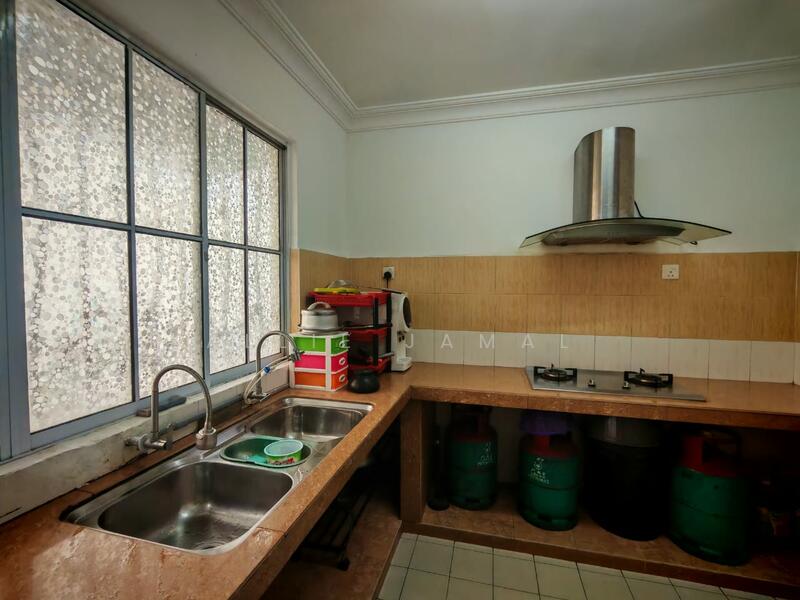2-storey Terraced House for Sale in Subang Bestari (Shah Alam) - Allie Jamal - Kitchen - PropertyGuru.com.my