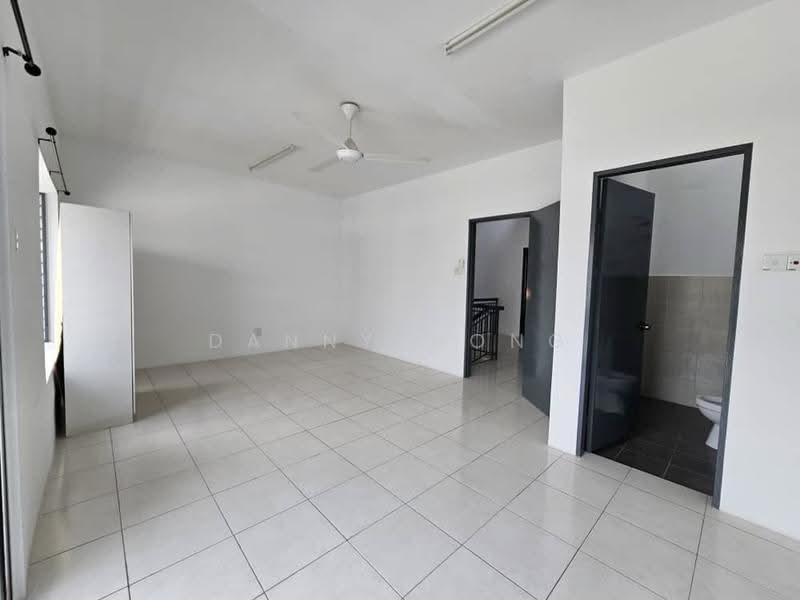 2-storey Terraced House for Rent in Bandar Country Homes (Rawang) - Danny Wong - Living Room - PropertyGuru.com.my