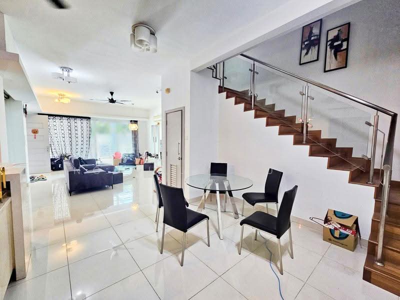 Rumah Teres untuk Dijual di Putra Heights (Subang Jaya) - Nobeille Chung - Living Room - PropertyGuru.com.my