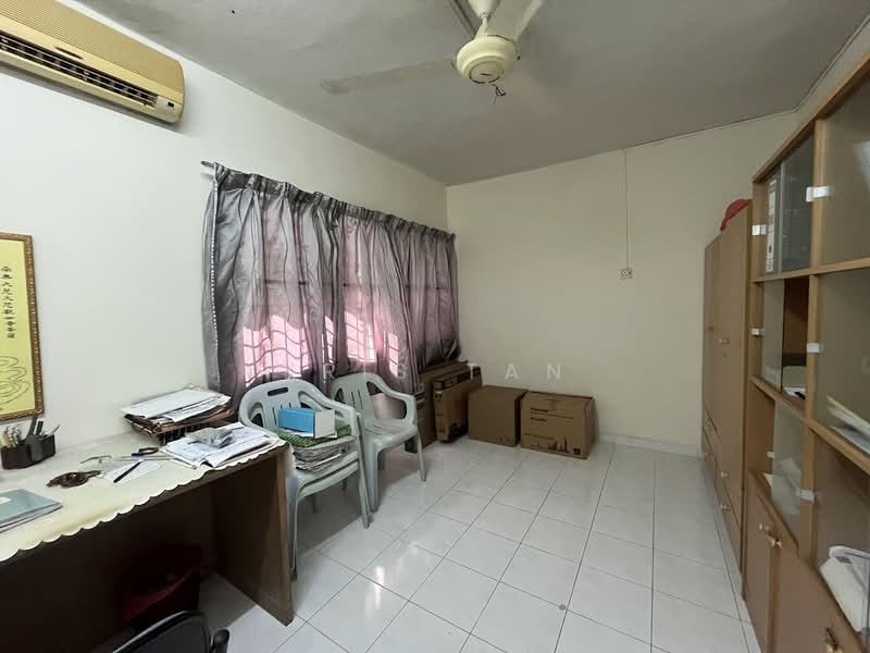 3-storey Terraced House for Sale in Ampang Jaya (Ampang) - Kris Tan - Study - PropertyGuru.com.my