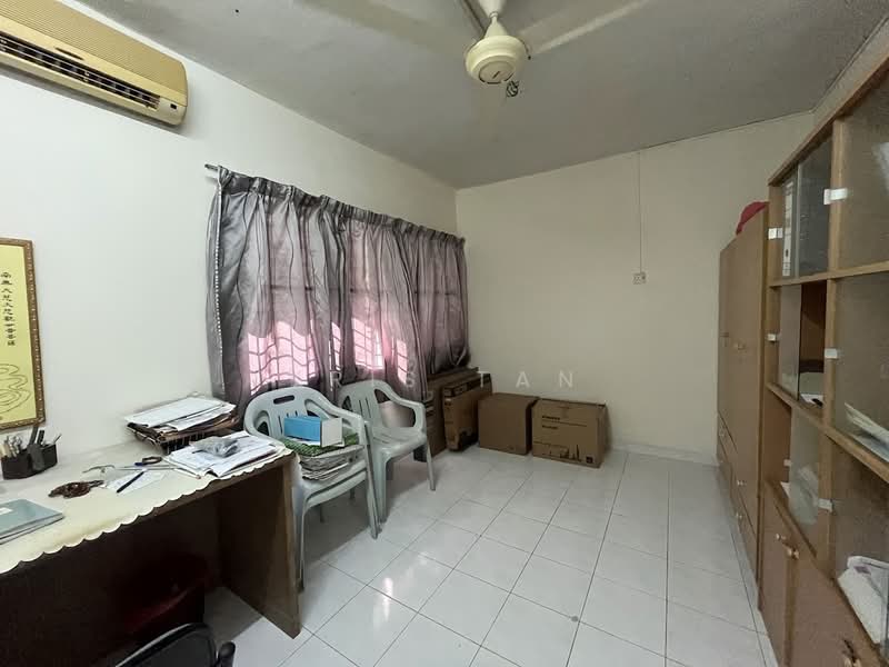 3-storey Terraced House for Sale in Ampang Jaya (Ampang) - Kris Tan - Study - PropertyGuru.com.my
