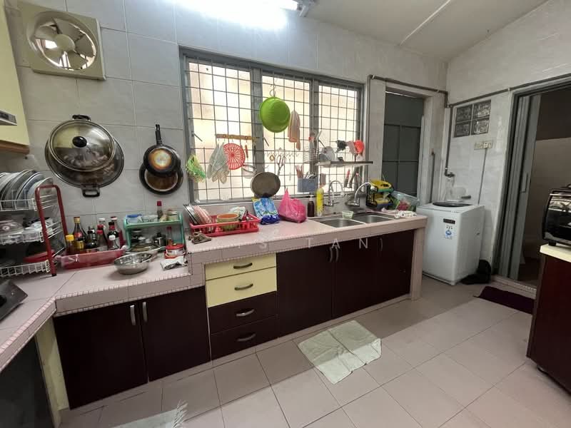 3-storey Terraced House for Sale in Ampang Jaya (Ampang) - Kris Tan - Kitchen - PropertyGuru.com.my