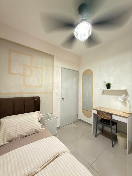 Medium Bedroom (Single Bed)