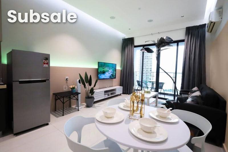 Kondominium untuk Dijual di Bay Point @ Country Garden Danga Bay - Darryl Kee - Living Room - PropertyGuru.com.my