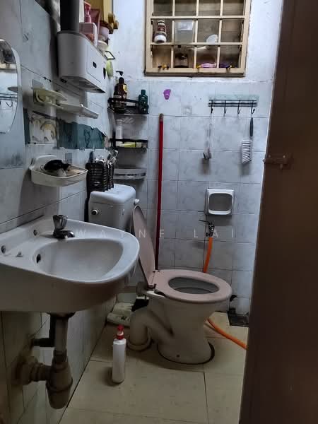 Pangsapuri untuk Dijual di Pangsapuri Putra Impian - Wayne Lai - Bathroom - PropertyGuru.com.my