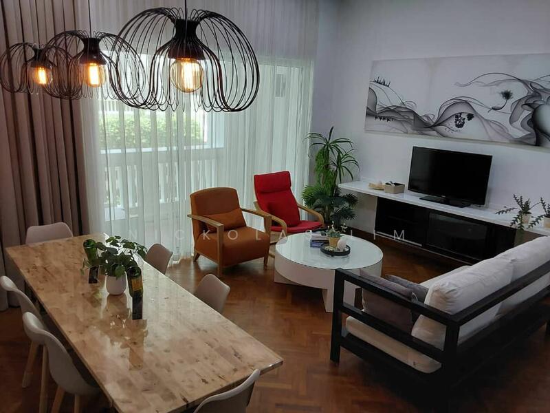 Straits Quay (The Suites at Waterside) untuk Untuk Dijual - RM 1,380,000, Mac 2026 - Living Room - PropertyGuru.com.my