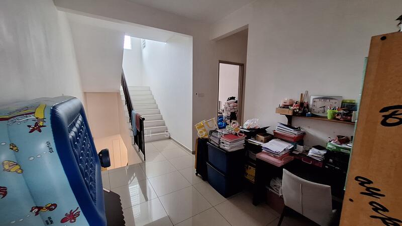 Terraced House for Sale in Bandar Botanic (Klang) - HS Ong - 2nd Floor Family Room - PropertyGuru.com.my