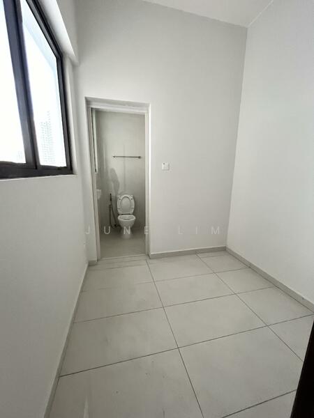 Maidroom with Bathroom