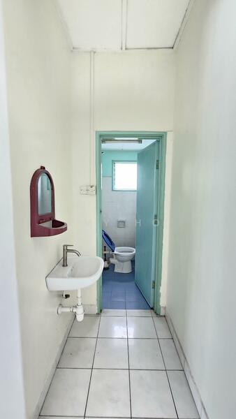 Pangsapuri untuk Dijual di Taman Pusat Kepong - Amy Ho - Bathroom - PropertyGuru.com.my