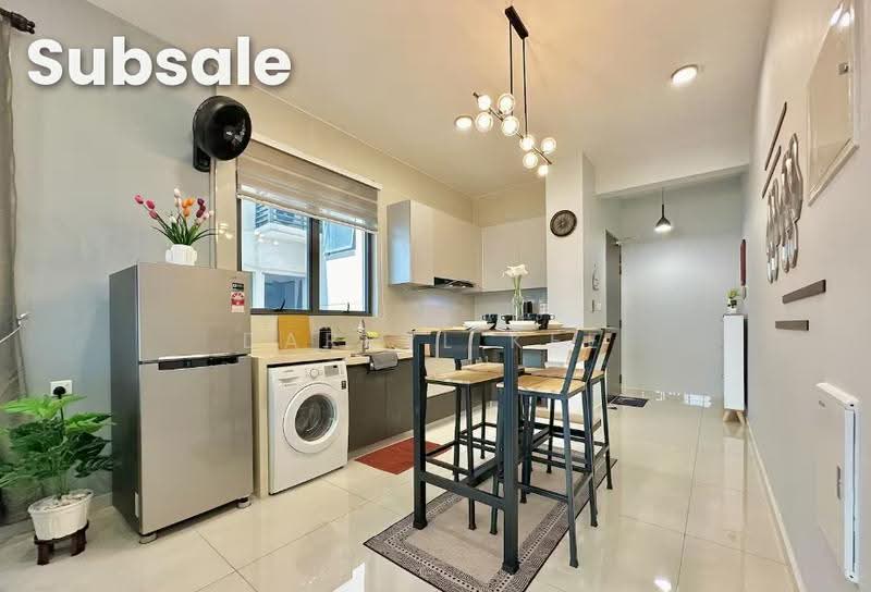 Kondominium untuk Dijual di Kings Bay @ Country Garden Danga Bay - Darryl Kee - Kitchen - PropertyGuru.com.my
