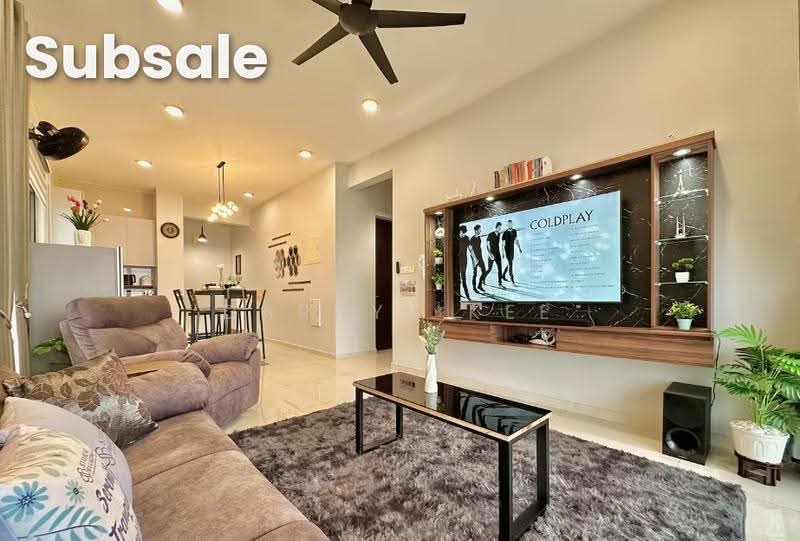 Kondominium untuk Dijual di Kings Bay @ Country Garden Danga Bay - Darryl Kee - Living Room - PropertyGuru.com.my