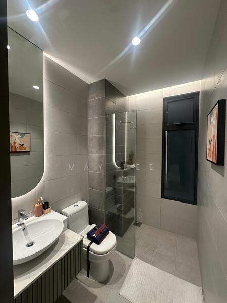 Master Bedroom's Bathroom