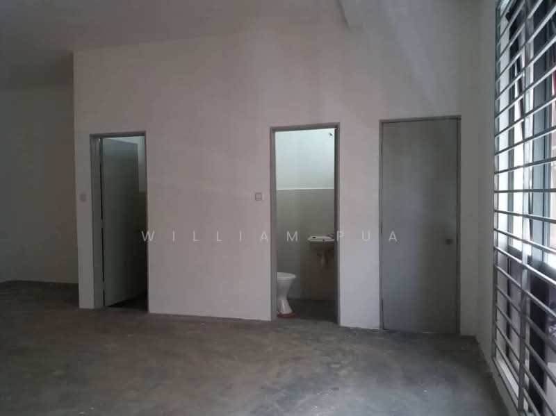 Shop / Office for Sale in Jenjarom (Selangor) - William Pua - Bathroom - PropertyGuru.com.my