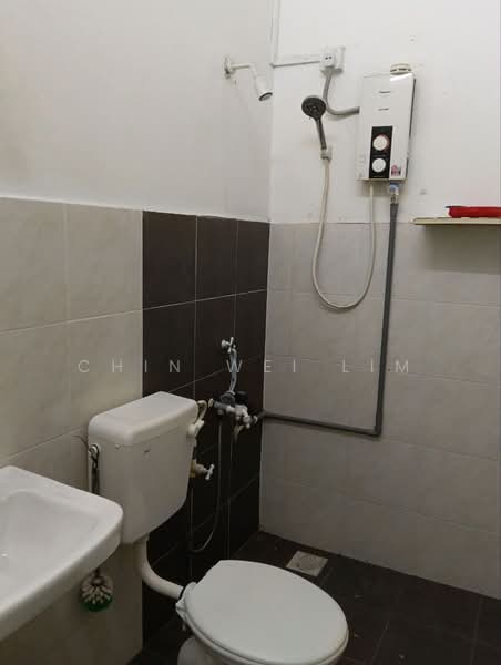 2-storey Terraced House for Sale in Taman Delima (Kluang) - Chin Wei Lim - Bathroom - PropertyGuru.com.my