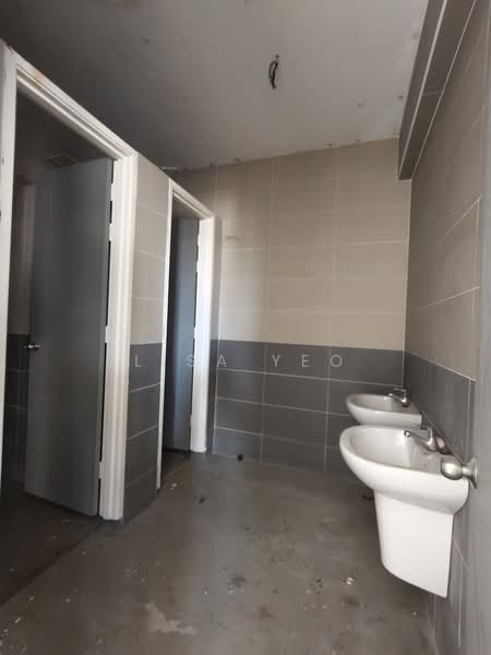 Factory for Rent in Taman Perniagaan Setia (Johor Bahru) - Lisa Yeo - Bathroom - PropertyGuru.com.my