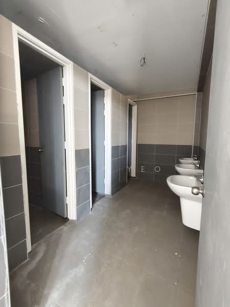 Factory for Rent in Taman Perniagaan Setia (Johor Bahru) - Lisa Yeo - Bathroom - PropertyGuru.com.my