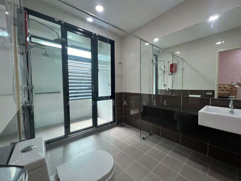 3-storey Terraced House for Sale in Bandar Bayan Bahru (Bayan Lepas) - Andrea Lee - Bathroom - PropertyGuru.com.my