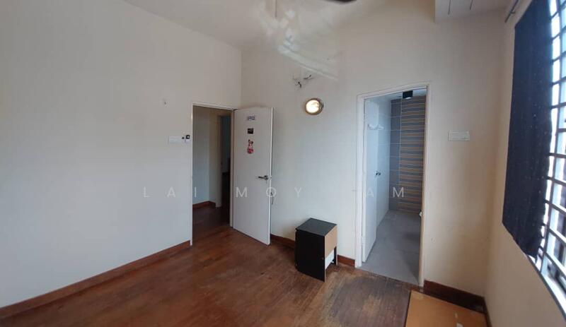 Townhouse for Sale in 16 Sierra (Puchong) - Lai Moy Fam - Bathroom - PropertyGuru.com.my