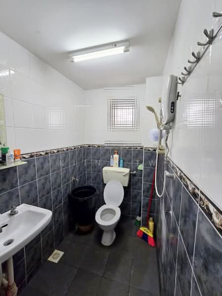 2-storey Terraced House for Sale in Taman Sri Bintang (Kepong) - Kiing TW - Bathroom - PropertyGuru.com.my
