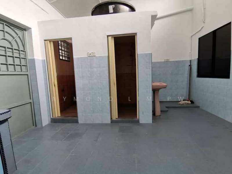 1-storey Terraced House for Sale in Melaka (Melaka City) - Raymond Lim PW - Bathroom - PropertyGuru.com.my