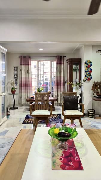 2-storey Terraced House for Sale in Taman Dato Ahmad Razali (Ampang) - Kashfi Sharifuddin - Living Room - PropertyGuru.com.my