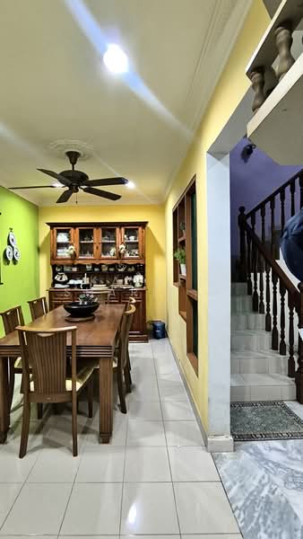 2-storey Terraced House for Sale in Taman Dato Ahmad Razali (Ampang) - Kashfi Sharifuddin - Dining Room - PropertyGuru.com.my