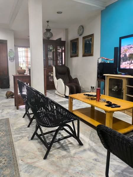 2-storey Terraced House for Sale in Taman Dato Ahmad Razali (Ampang) - Kashfi Sharifuddin - Living Room - PropertyGuru.com.my