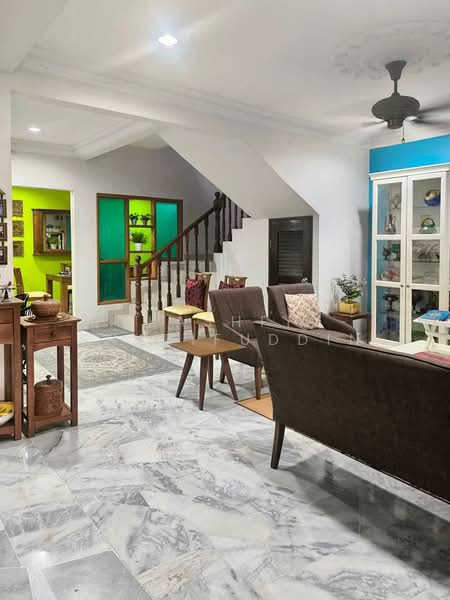 2-storey Terraced House for Sale in Taman Dato Ahmad Razali (Ampang) - Kashfi Sharifuddin - Living Room - PropertyGuru.com.my