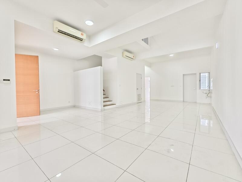 Rumah Teres 2 Tingkat untuk Dijual di Tropicana Heights (Kajang) - KK Sah - Living Room - PropertyGuru.com.my