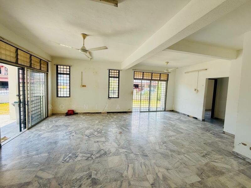 Rumah Teres 2 Tingkat untuk Dijual di Taman Seremban Jaya (Rantau) - Rosniza Tanidi - Living Room - PropertyGuru.com.my