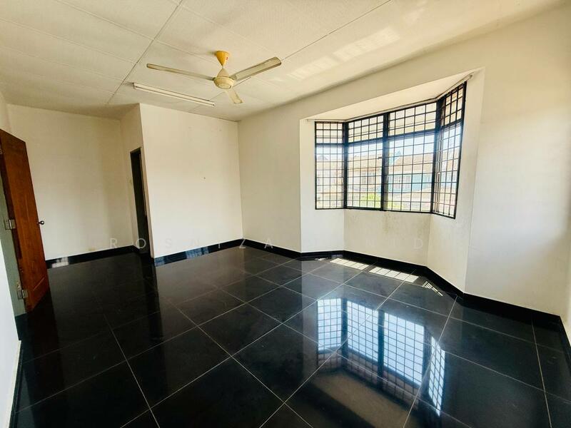 Rumah Teres 2 Tingkat untuk Dijual di Taman Seremban Jaya (Rantau) - Rosniza Tanidi - Living Room - PropertyGuru.com.my