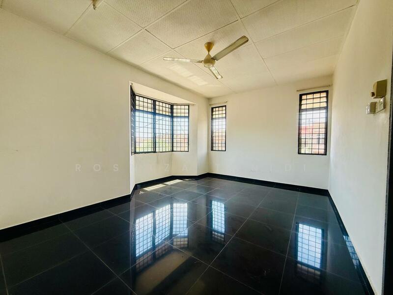 Rumah Teres 2 Tingkat untuk Dijual di Taman Seremban Jaya (Rantau) - Rosniza Tanidi - Living Room - PropertyGuru.com.my