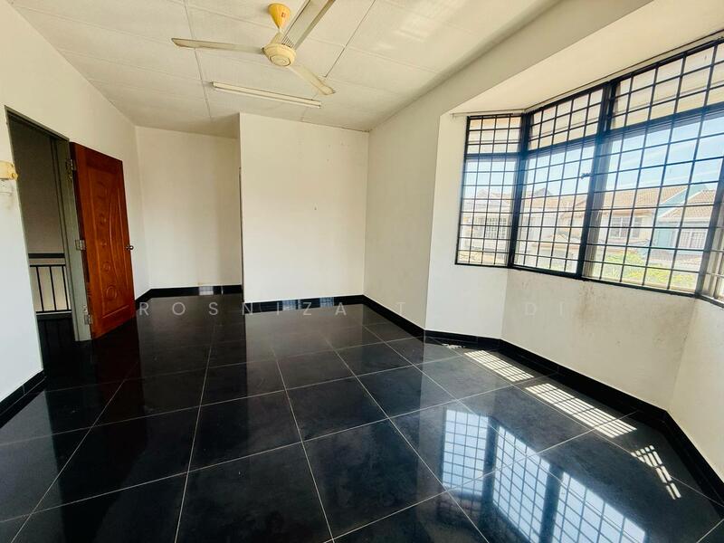 Rumah Teres 2 Tingkat untuk Dijual di Taman Seremban Jaya (Rantau) - Rosniza Tanidi - Living Room - PropertyGuru.com.my