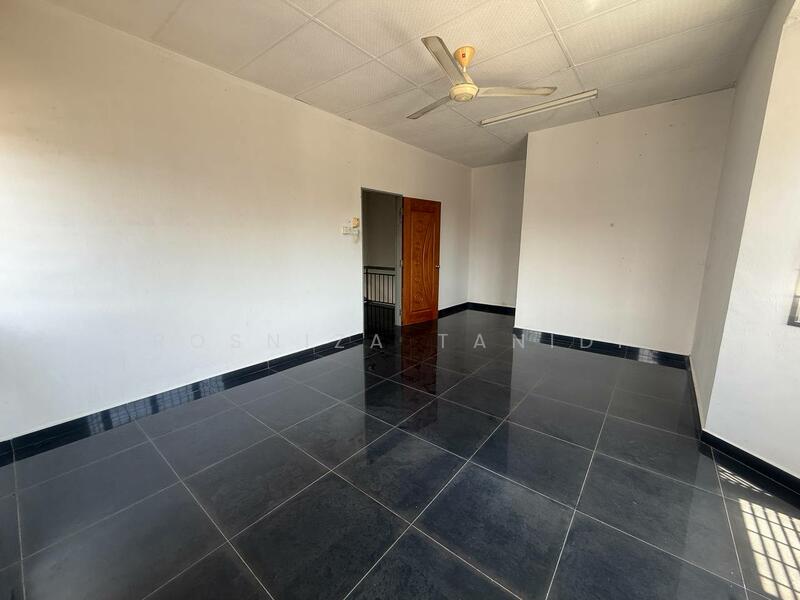 Rumah Teres 2 Tingkat untuk Dijual di Taman Seremban Jaya (Rantau) - Rosniza Tanidi - Living Room - PropertyGuru.com.my