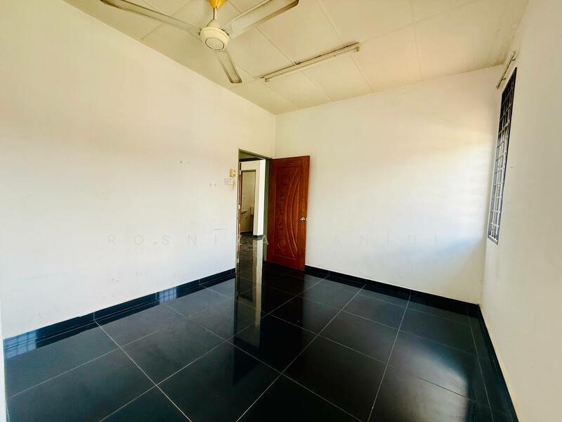 Rumah Teres 2 Tingkat untuk Dijual di Taman Seremban Jaya (Rantau) - Rosniza Tanidi - Bedroom - PropertyGuru.com.my