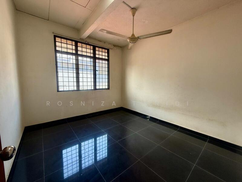 Rumah Teres 2 Tingkat untuk Dijual di Taman Seremban Jaya (Rantau) - Rosniza Tanidi - Bedroom - PropertyGuru.com.my