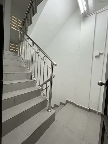 Kedai / Pejabat untuk Dijual di South Port (Pelabuhan Selatan) (Port Klang (Pelabuhan Klang)) - Esther Ng - Corridor - PropertyGuru.com.my