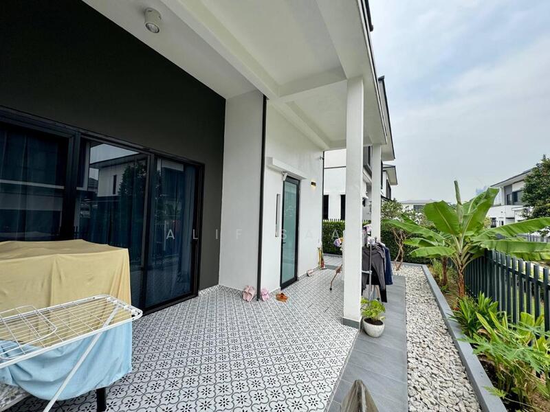 Semi-Detached House for Sale in Setia Alam (Selangor) - Alif Saad - Balcony - PropertyGuru.com.my