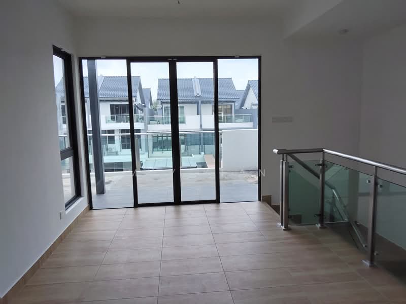 2.5-storey Terraced House for Sale in Bandar Puchong Utama (Puchong) - May Yean - Family hall - PropertyGuru.com.my