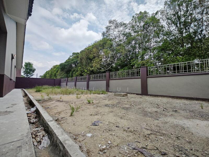 Exterior - 20ft Land