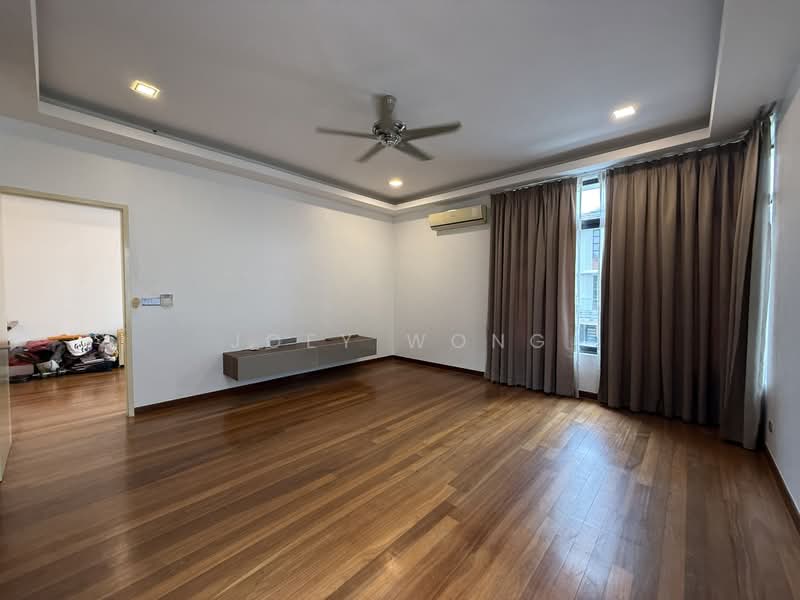 Semi-Detached House for Sale in Taman Equine (Seri Kembangan) - Joey Wong - Living Room - PropertyGuru.com.my