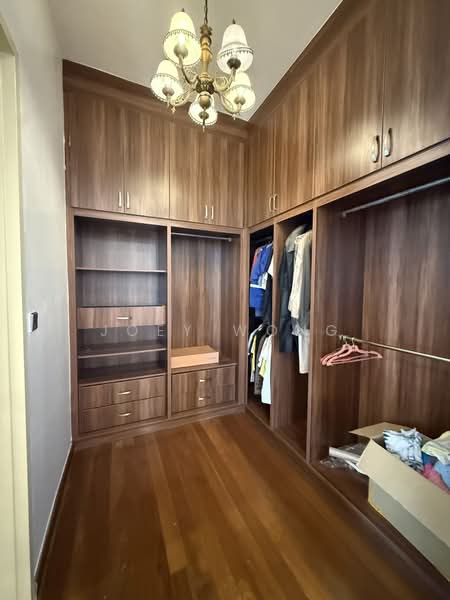 Semi-Detached House for Sale in Taman Equine (Seri Kembangan) - Joey Wong - Closet - PropertyGuru.com.my