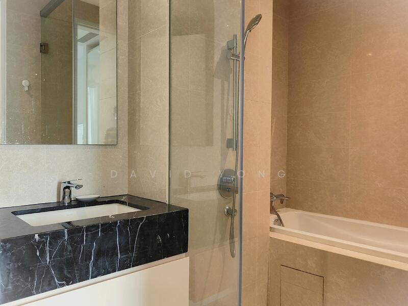 Ensuite bath with luxurious bathtub