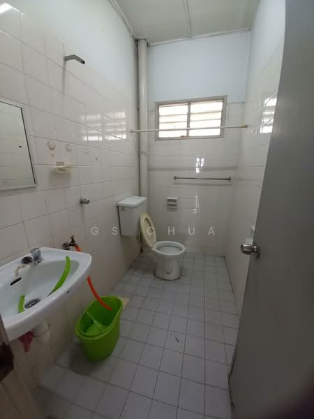 Rumah Teres 2 Tingkat untuk Dijual di Usj 2 (Subang Jaya) - GS CHUA - Bathroom - PropertyGuru.com.my