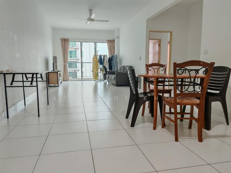 Pangsapuri untuk Dijual di Desa Mar Vista - Katherine Khoo - Living Room - PropertyGuru.com.my