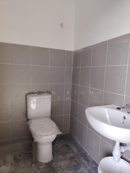 1st Floor Toilet