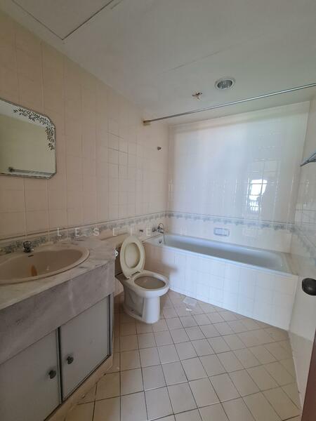 Kondominium untuk Dijual di Seaview Garden - Leslie Hong - Bathroom - PropertyGuru.com.my
